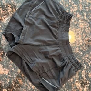 Lululemon hottie hot shorts, 2.5 length size 2.